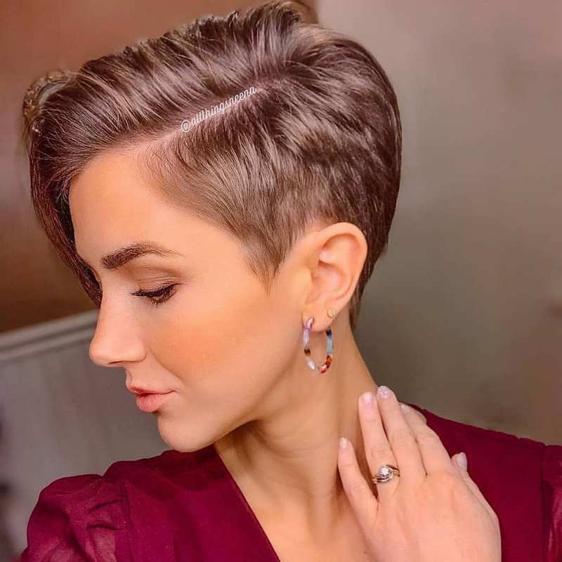 Coupes de cheveux courtes originales pour femmes 2025-2026: photos, idées de coupes courtes